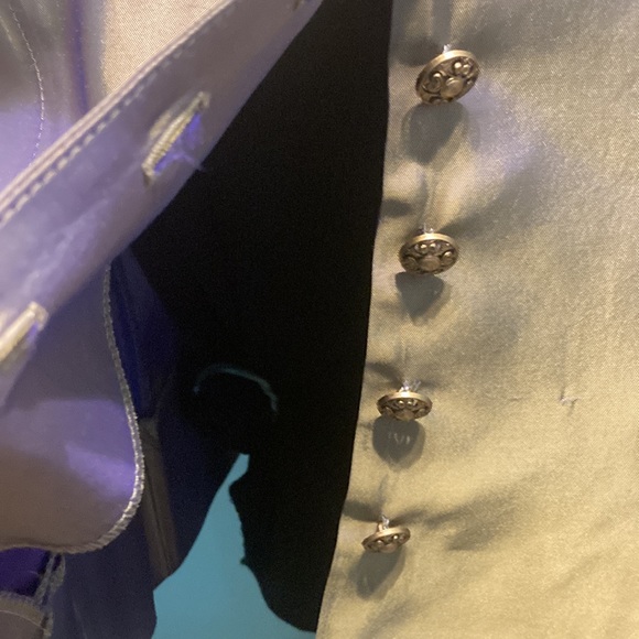 JS Signature Blouse - Picture 3 of 8